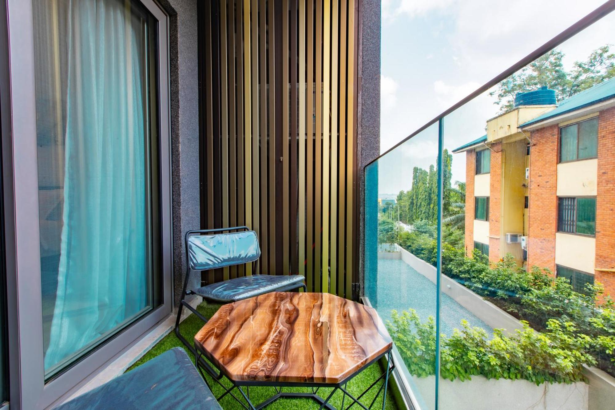 7 Minutes From The Airport - Chic Studio アクラ エクステリア 写真