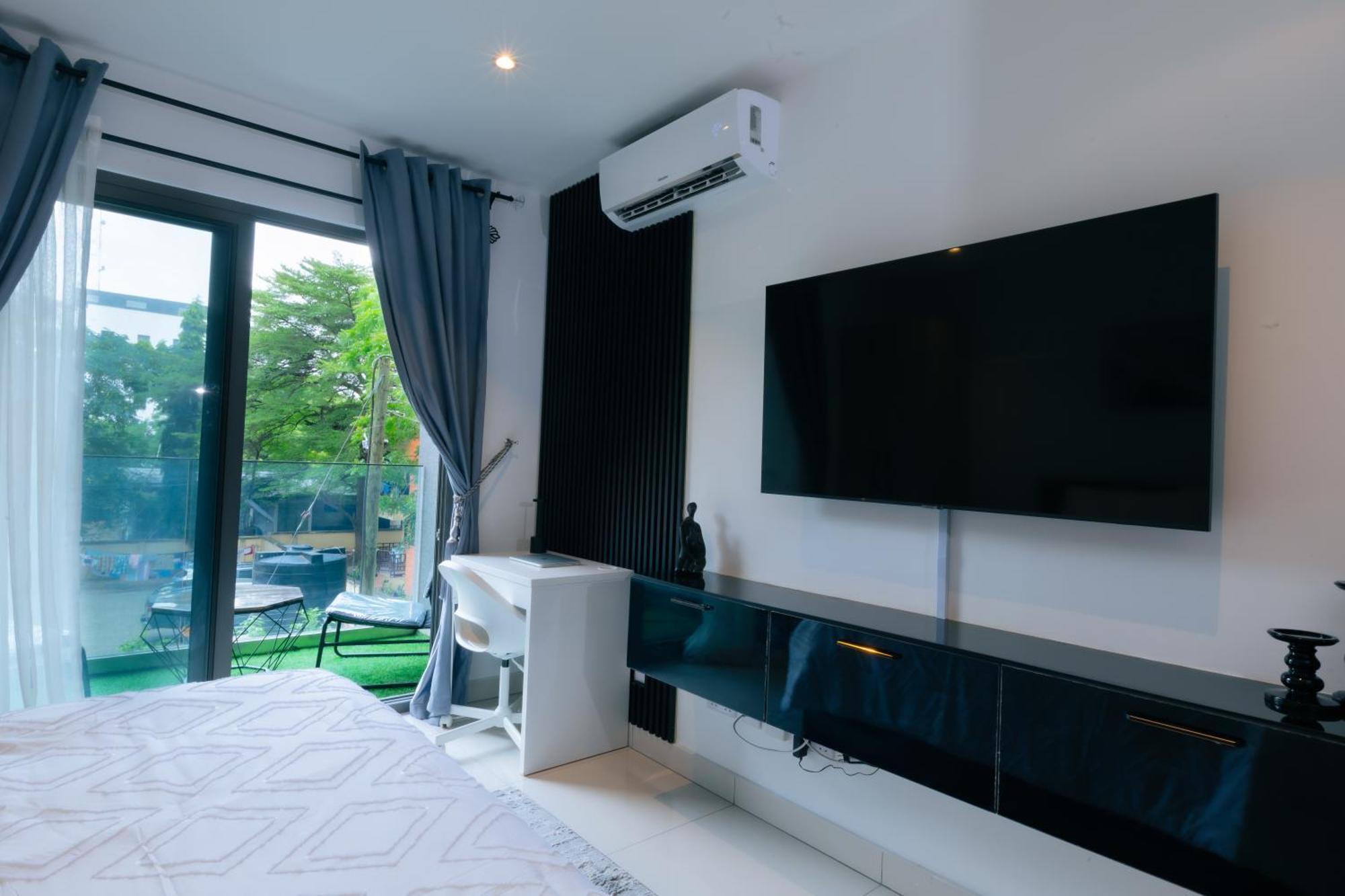 7 Minutes From The Airport - Chic Studio アクラ エクステリア 写真